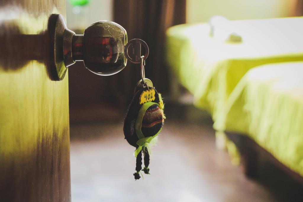 Tupac - Airport Hostal *