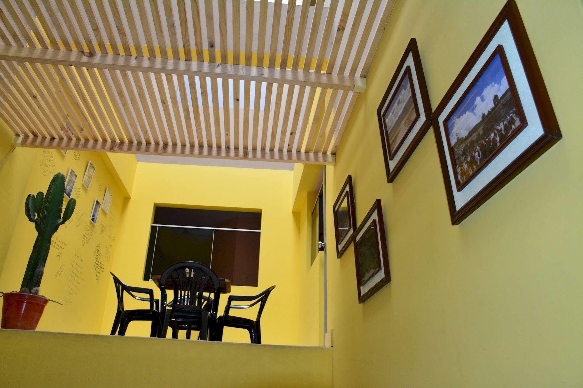 Tupac - Airport Hostal *