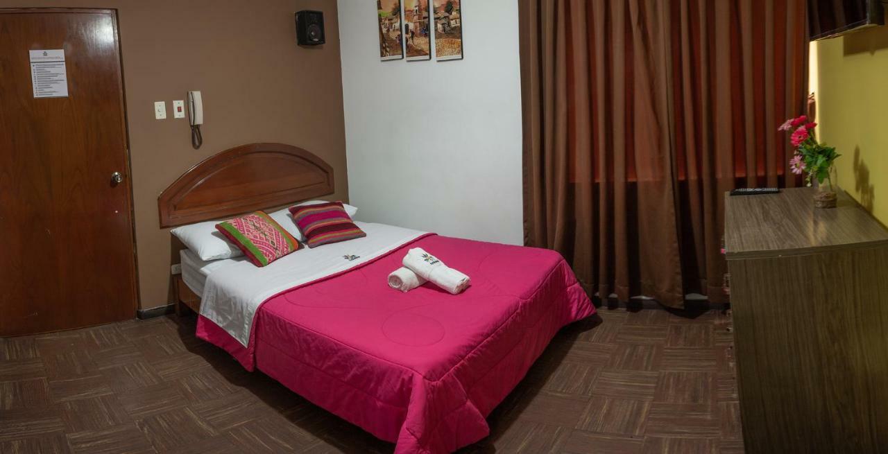 Tupac - Airport Hostal